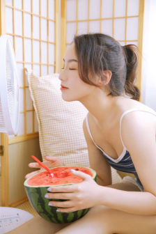 被门卫大爷日出水小说